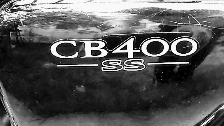 CB400SSのサイドカバー
