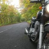 初秋の山とバイク
