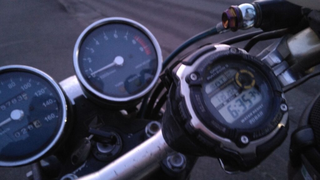 空冷エンジン真冬の早朝ライドは始動が肝心 | 男のバイクは空冷