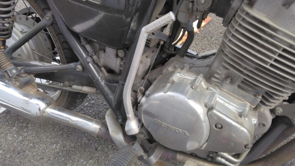 CB400SSのキックアーム