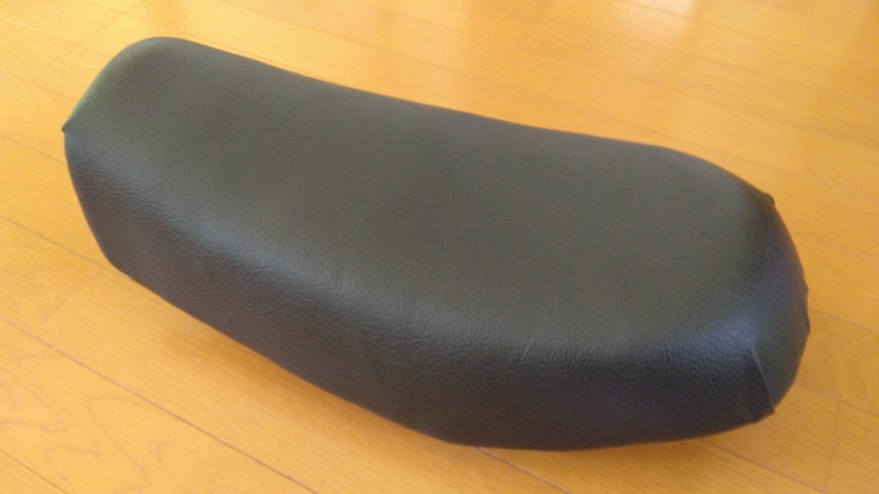 カバーの貼り替えが完了したエイプのシート