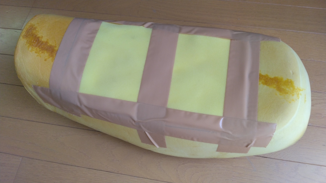 ずれ防止のためガムテープで固定